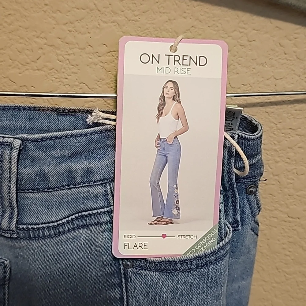 NWT Waist: 26"-28" - Picture 3 of 8